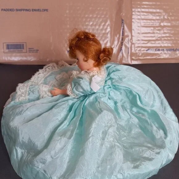 VINTAGE Madam Alexander Portrettes Iris Doll - Picture 5 of 8